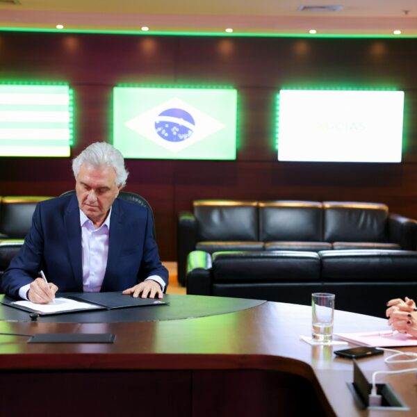 Caiado assina acordo para ampliar diagnóstico precoce do câncer de mama no estado