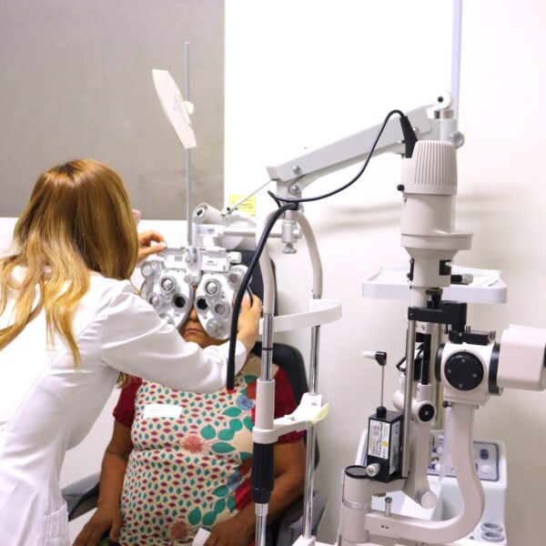 Novo equipamento reforça atendimento em oftalmologia no HDS