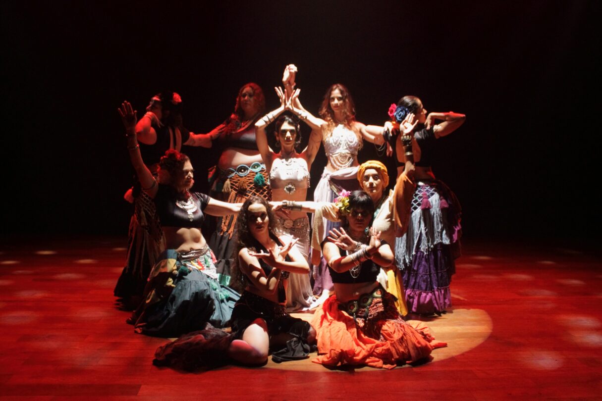 Espetáculo Somos Uma de dança tribal