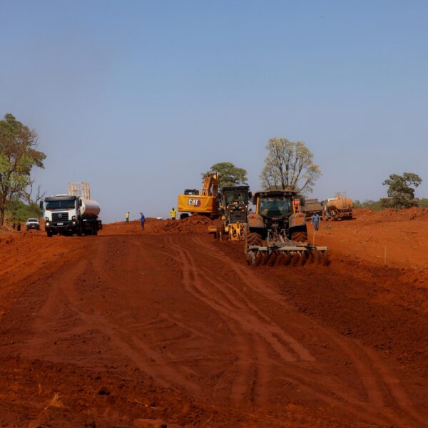 Obras de pavimentação nas GOs 178 e 180, em Jataí, são retomadas