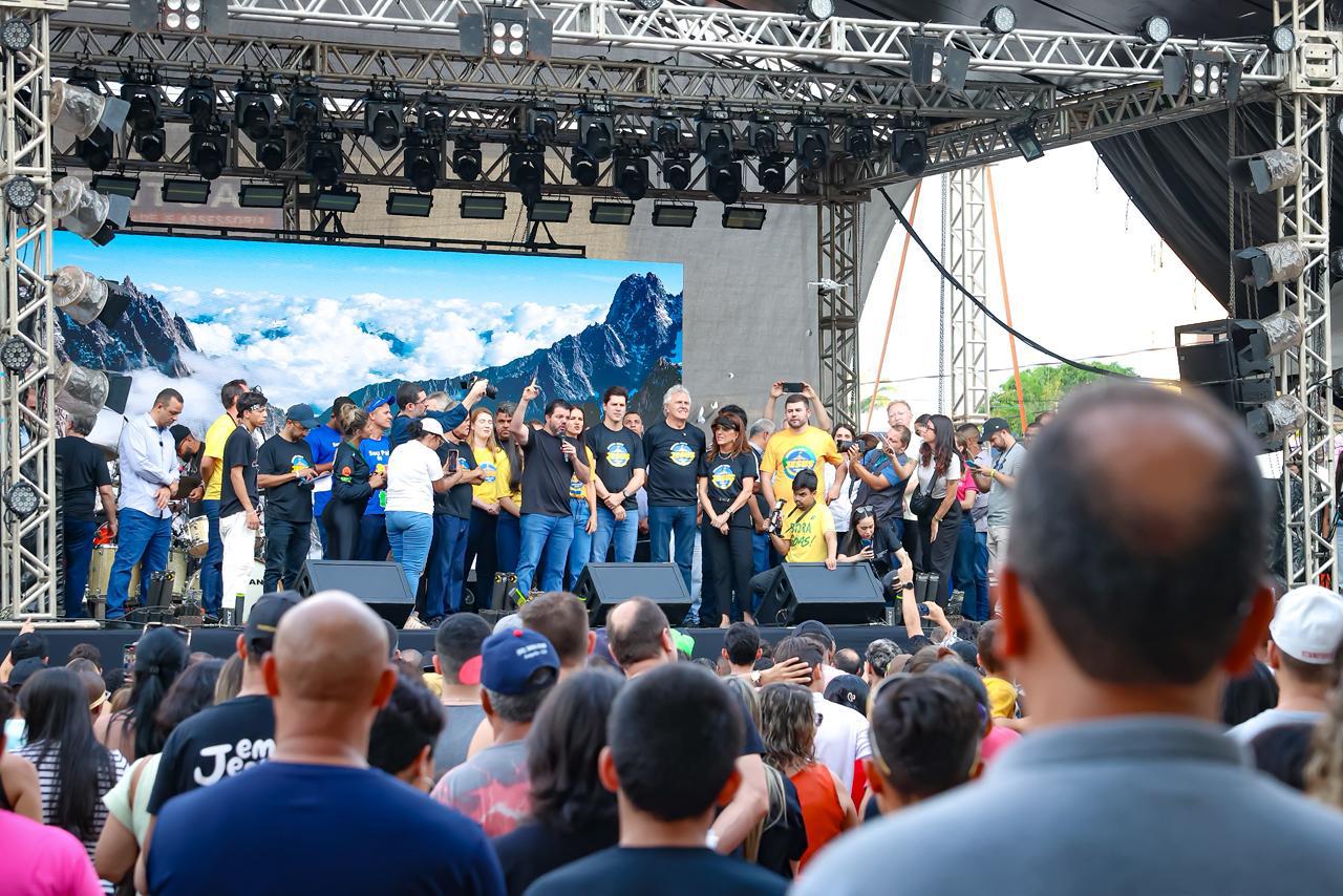 Caiado e Gracinha prestigiam Marcha Para Jesus 2025