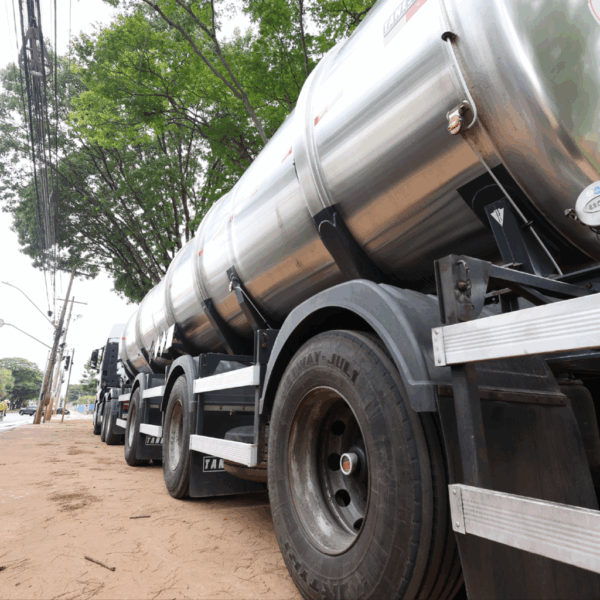 Fiscalização flagra carga irregular de óleo para lubrificantes