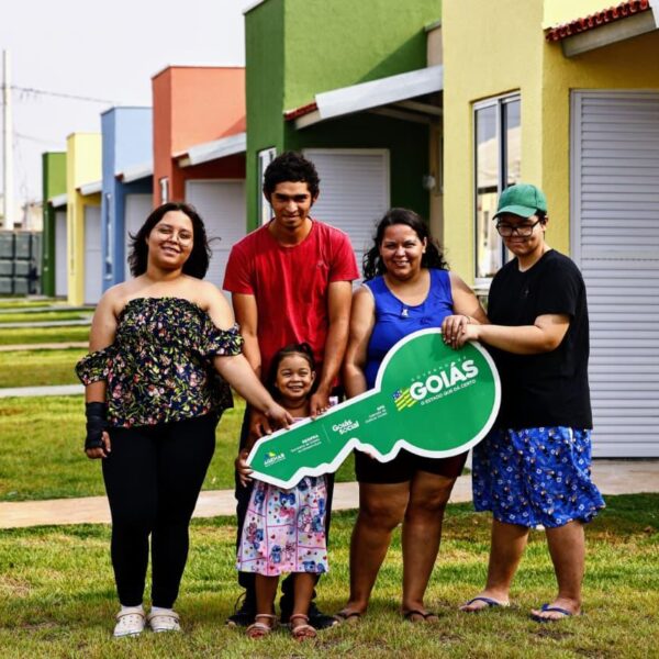 Entrega de casas a custo zero em Jaupaci