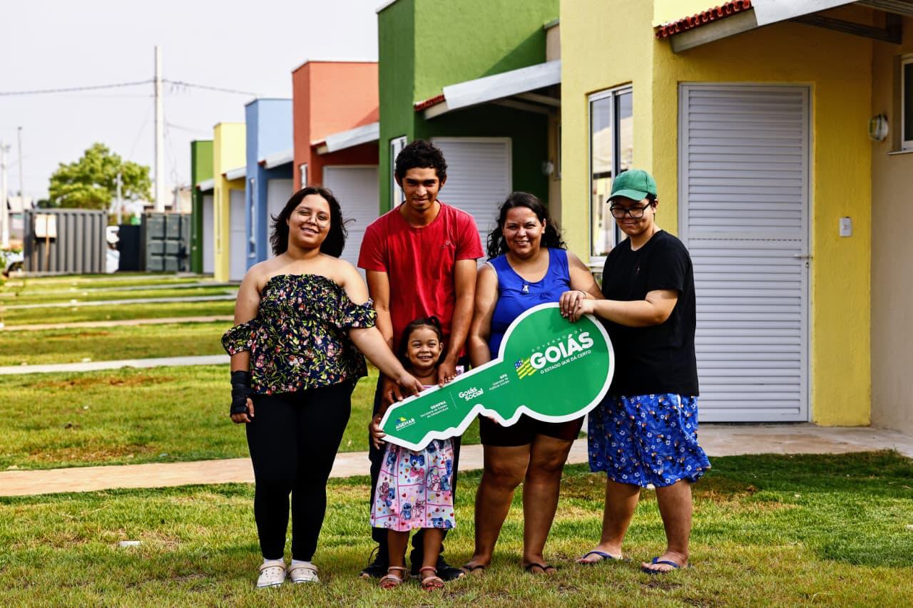 Entrega de casas a custo zero em Jaupaci