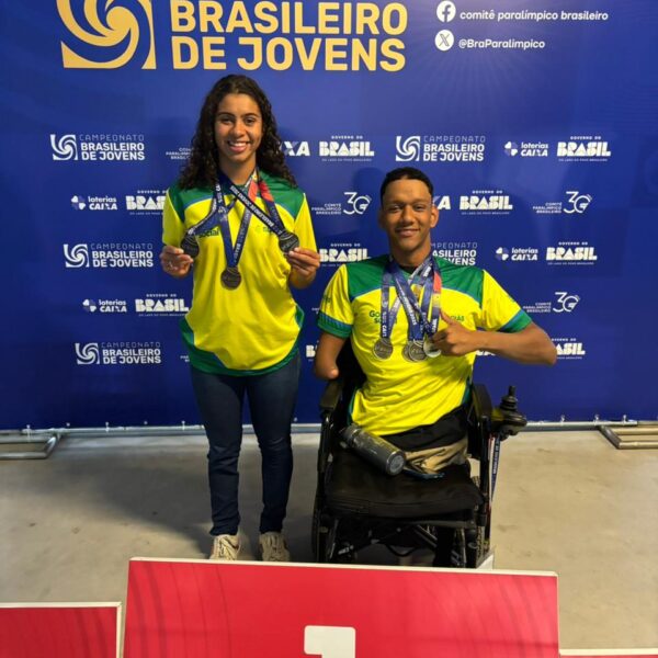 atletas de natação paralímpica