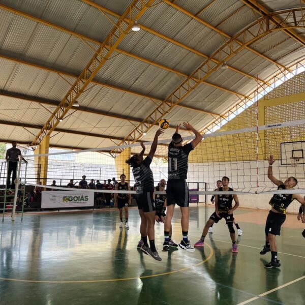 Partida de vôlei nos Jogos Abertos de Goiás