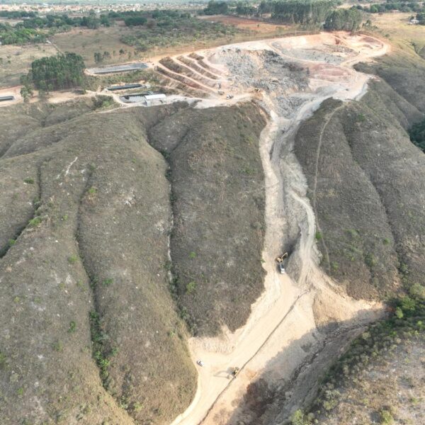 Relatório entregue nesta quarta-feira (8) informa remoção de 62,8 mil metros cúbicos de resíduos sólidos. Prazo era 10 de outubro