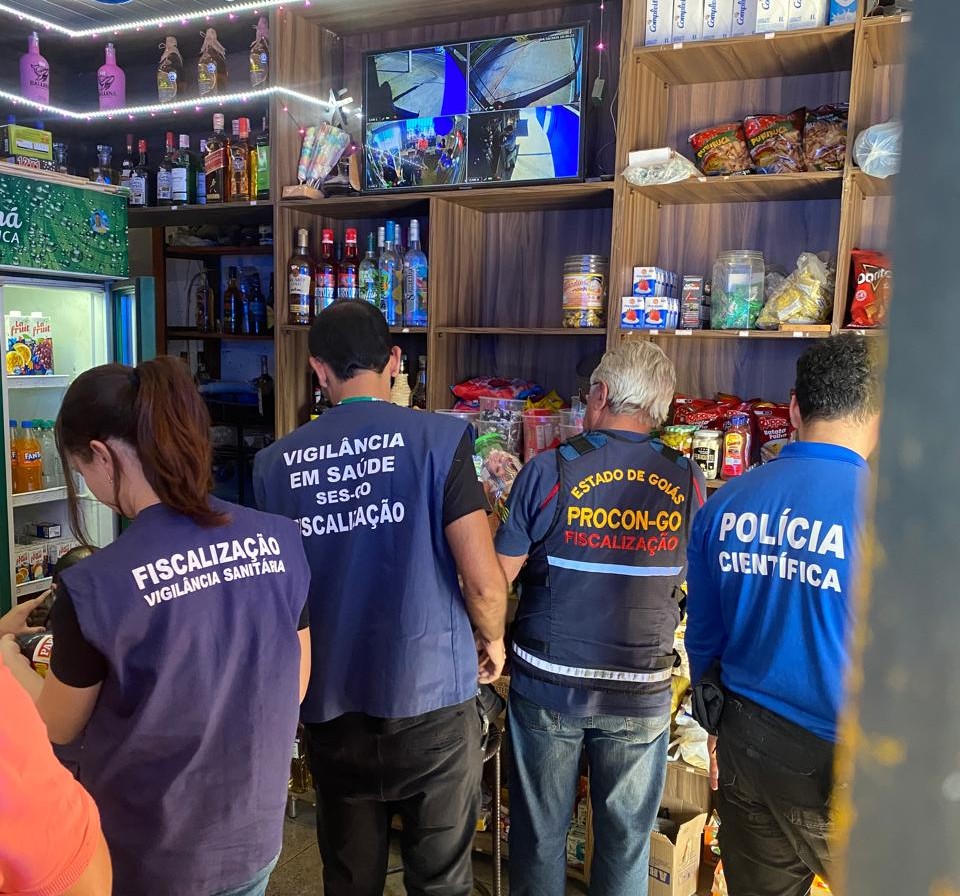 Operação autua 19 estabelecimentos em força-tarefa contra o metanol