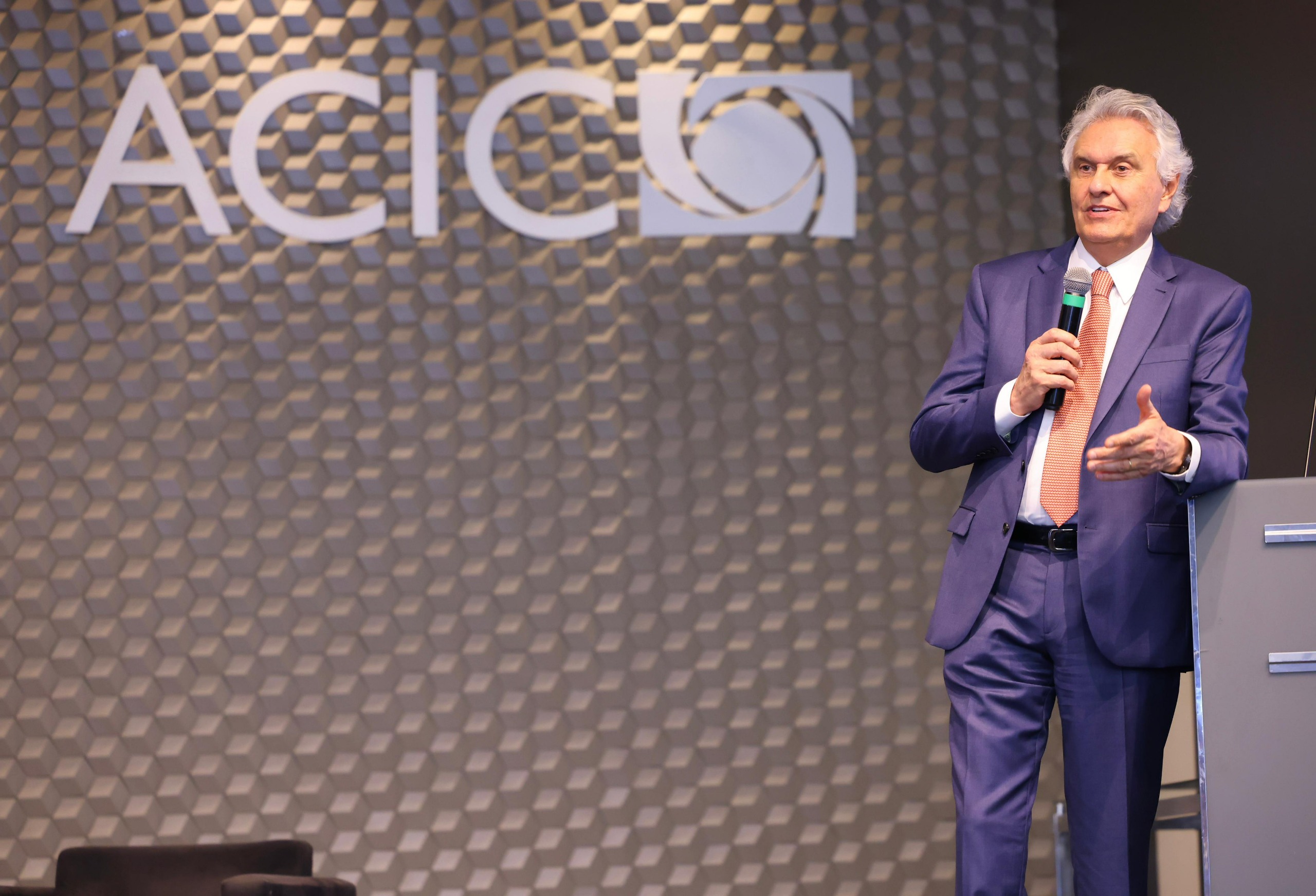 Governador destaca avanços de Goiás durante palestra para empresários, em Santa Catarina