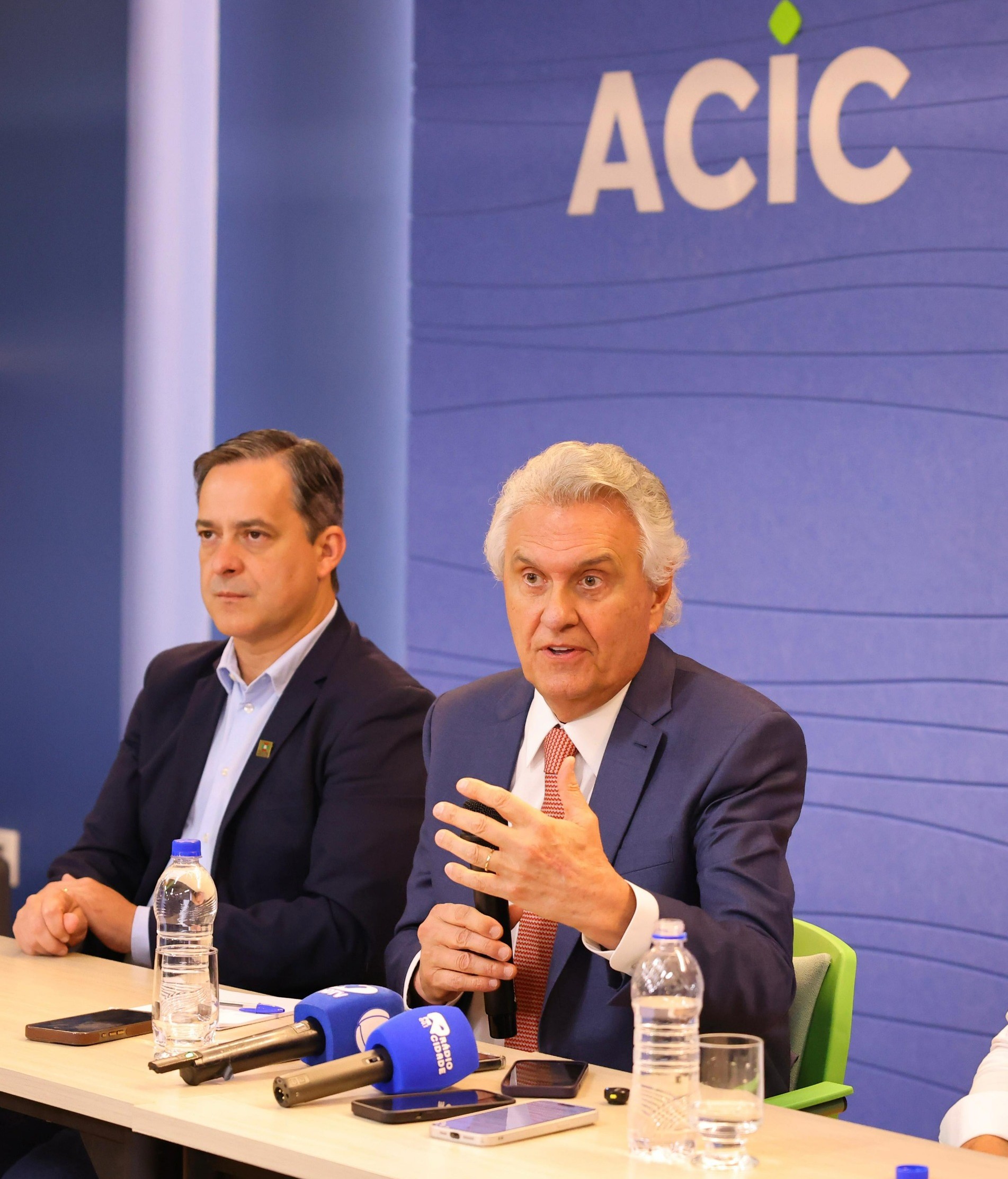 Caiado dialoga sobre financiamento estudantil e inovação em SC