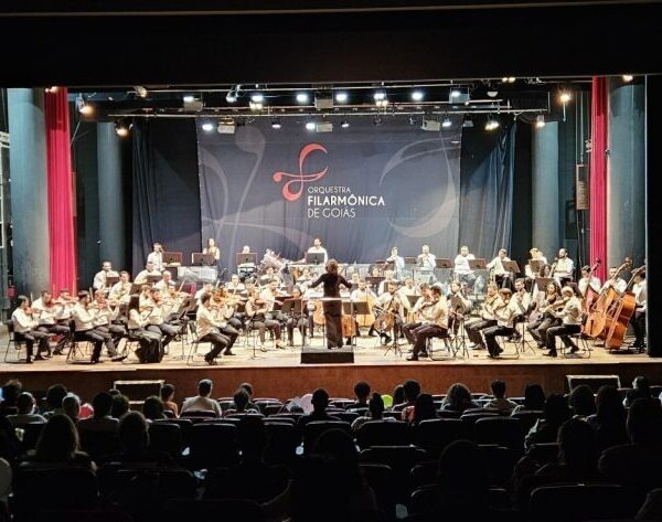 Orquestra Filarmônica apresenta concerto gratuito no Teatro Sesi