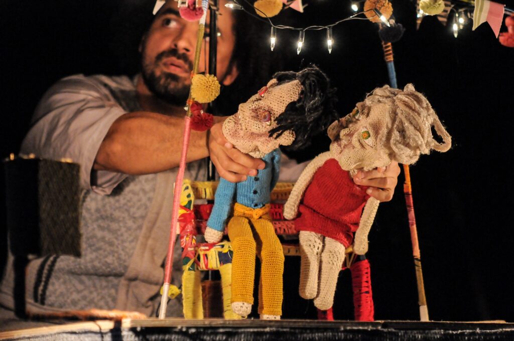 Cia Nu Escuro promove oficinas gratuitas de teatro em Goiânia - Teatro com bonecos