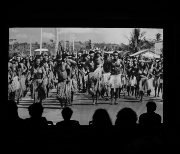Fica inicia programação nesta quarta-feira em Ilhabela, no litoral paulista - Sala de cinema exibindo filme do Fica