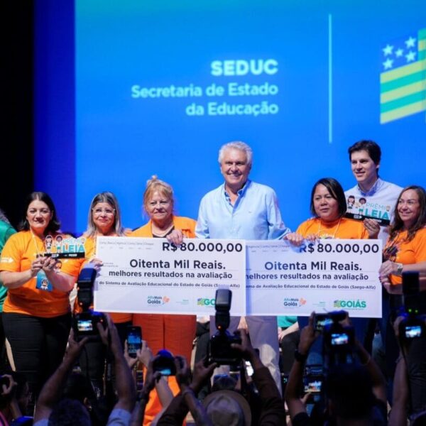 Sancionada lei que garante R$ 40 mil a professores de escolas contempladas com Prêmio Leia