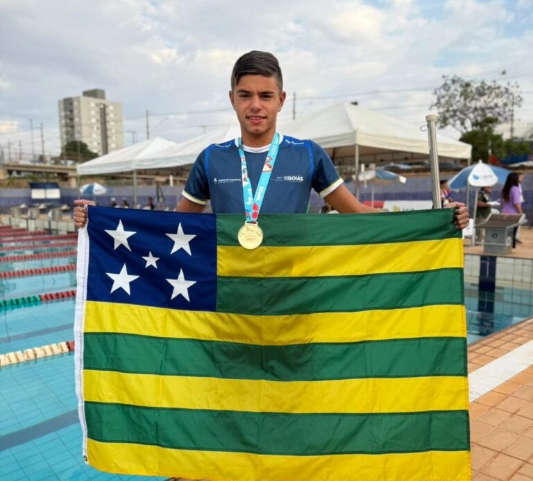 Time Goiás conquista suas primeiras medalhas nos JEBs 2025 - Vitor Hugo – medalha de ouro nos 400m livres (natação)