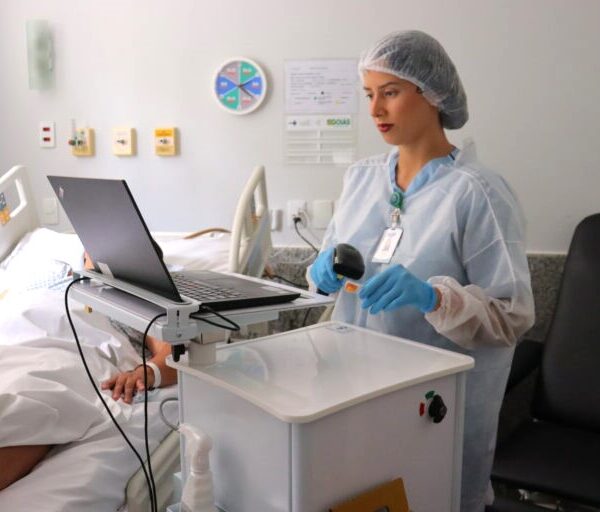 HDS implanta tecnologia inovadora à beira-leito para garantir segurança do paciente