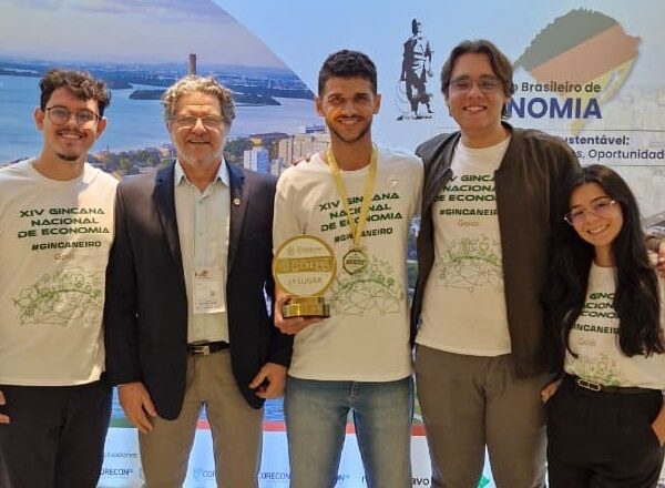 Estudante da UEG vence gincana nacional de Economia