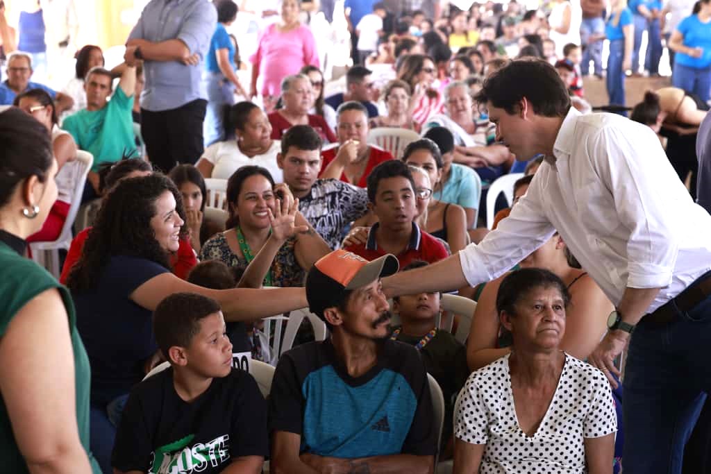 Governo reforça investimentos em rodovias e entrega moradias na região da estrada de ferro