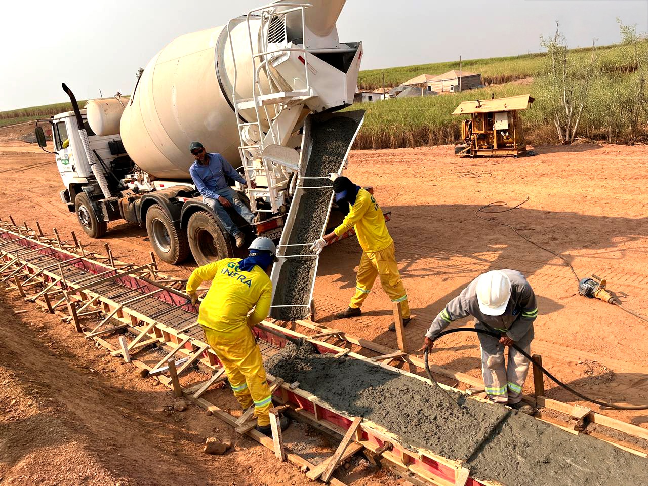 Construção de ponte na GO-338