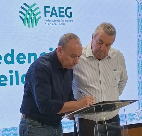Assinatura de acordo sobre defesa agropecuária em Goiás