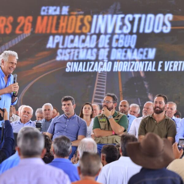 CAIADO DISCURSA EM HIDROLANDIA