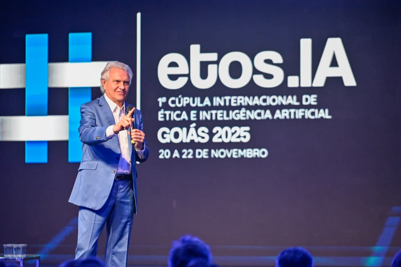 Caiado ressalta inovação na abertura da 1ª Cúpula Internacional de Ética e Inteligência Artificial em Goiânia
