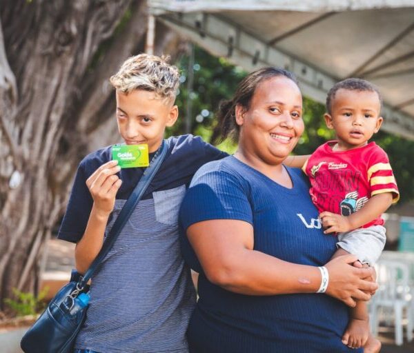 Entrega do cartão Goiás + Inclusivo