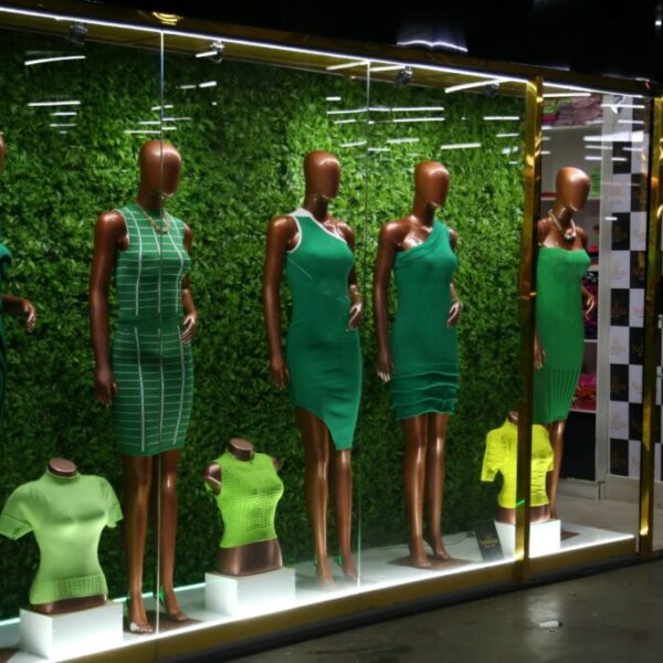 vitrine de loja na Expo Jaraguá