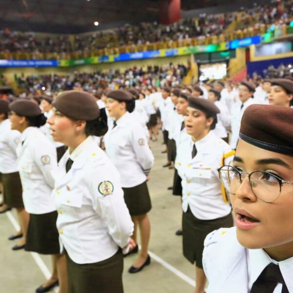 Formatura de mais de 600 alunos dos colégios militares. Foto: Benedito Braga