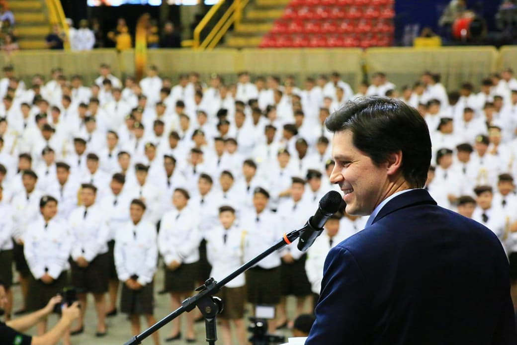 Legenda: Daniel Vilela destaca investimentos e celebra formatura de mais de 600 alunos dos colégios militares Foto: Benedito Braga