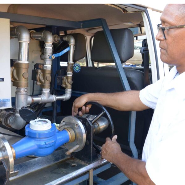 Laboratório Móvel da Saneago garante transparência e economia