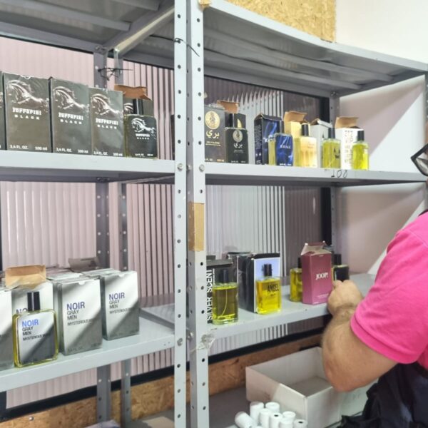 Procon apreende perfumes