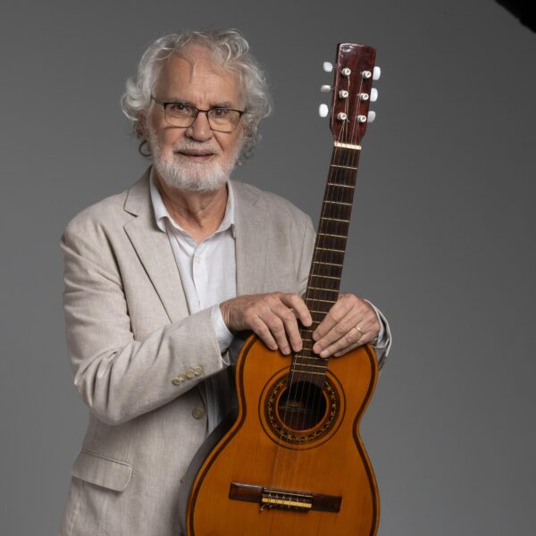 Claque Cultural traz show gratuito de Renato Teixeira