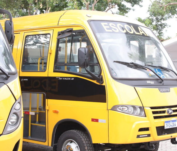Goiás entrega 26 novos ônibus para o Transporte Escolar