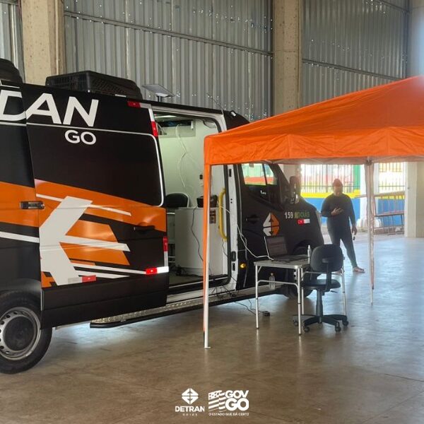 Crixás e Itapaci receberam unidade móvel do Detran