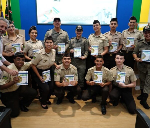 Agendas escolares de 2026 são entregues aos Colégios da PM