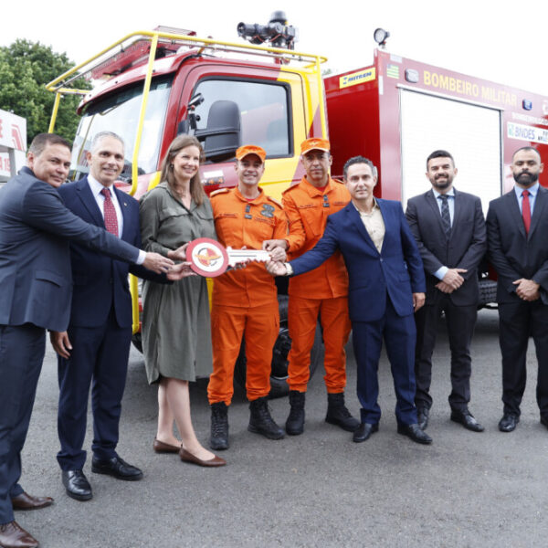 Bombeiros recebem viatura e novos equipamentos