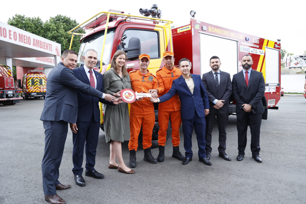 Bombeiros recebem viatura e novos equipamentos