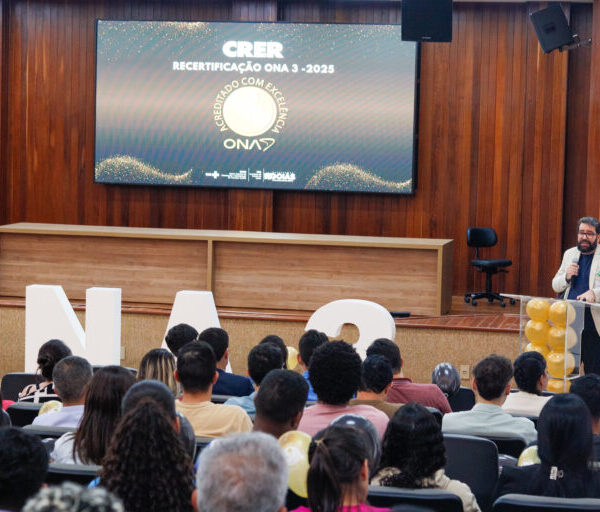 Colaboradores do Crer recebem anúncio da confirmação da recertificação ONA nível 3