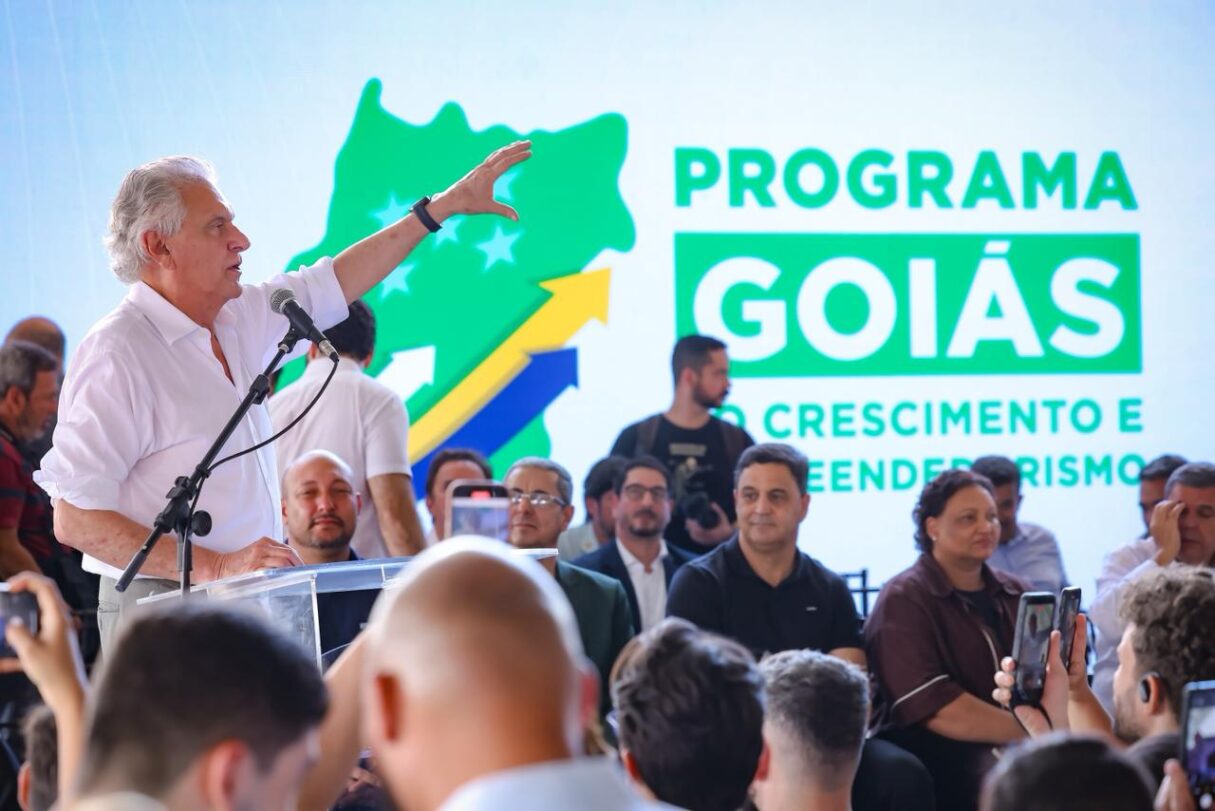 Entregues mais de 200 veículos e outros benefícios a cidades goianas