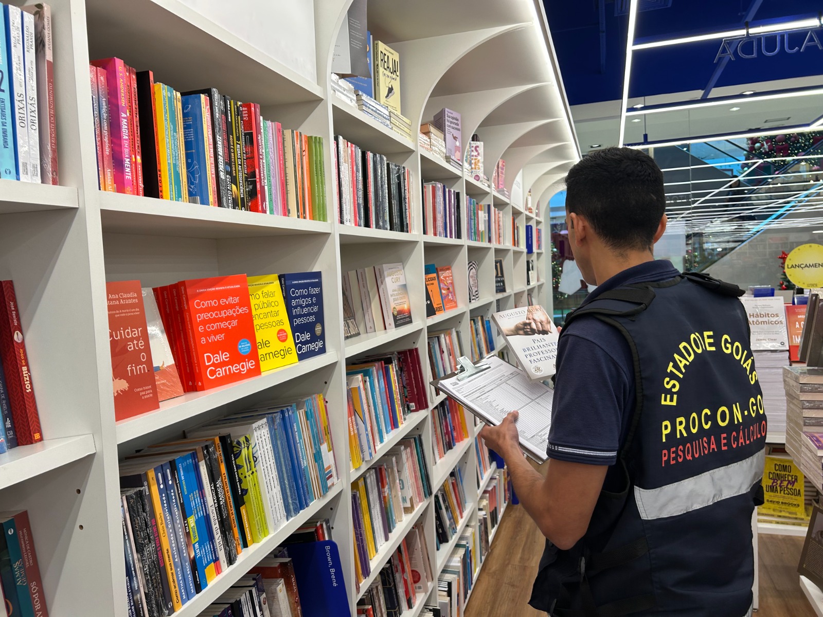 Pesquisa do Procon Goiás aponta variação de até 226% nos preços de presentes de Natal