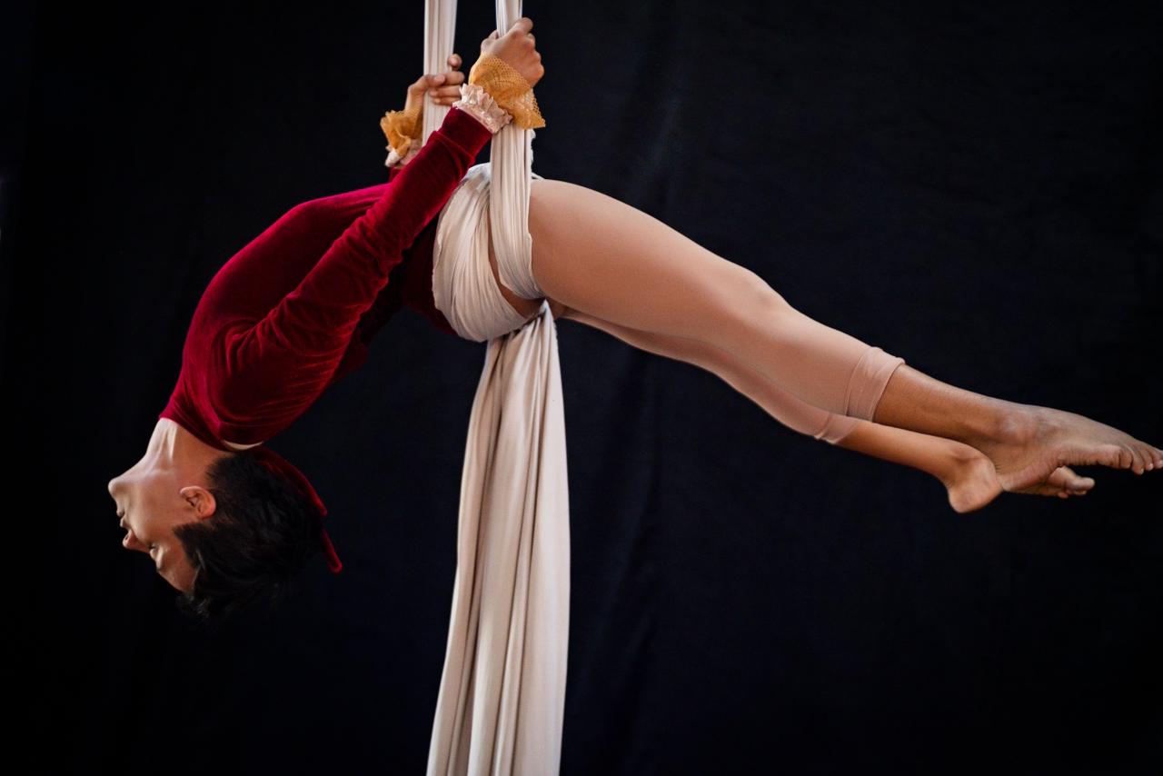 Artista circense goiana lança filme que explora processo criativo, memória e sentimento