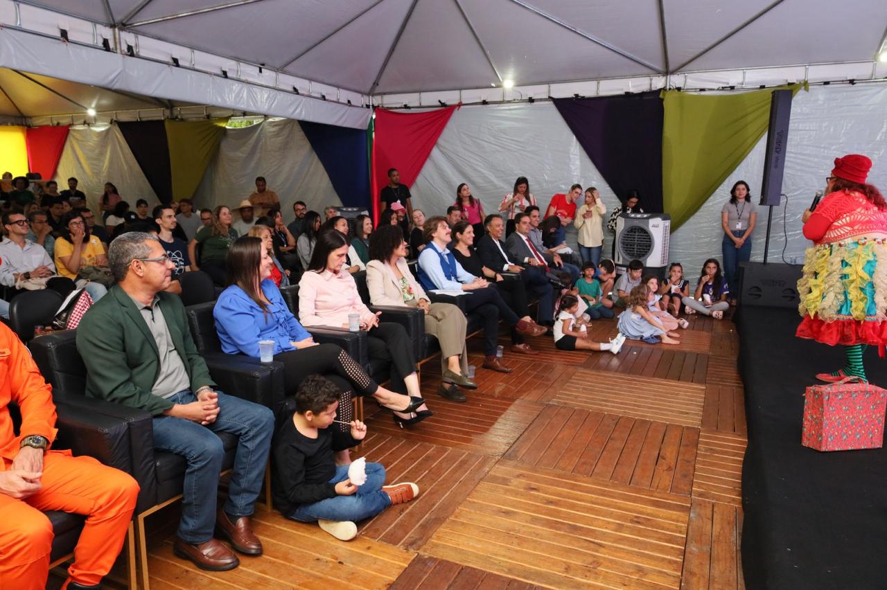 Projeto CineLeitura do Bem leva cultura e educação a 120 municípios goianos