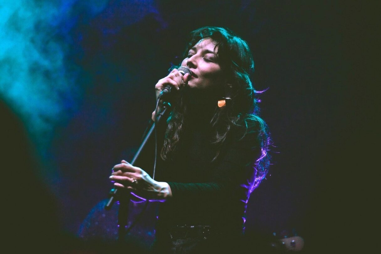 Martim Cererê recebe show solo de Salma Jô, ex-vocalista da banda Carne Doce