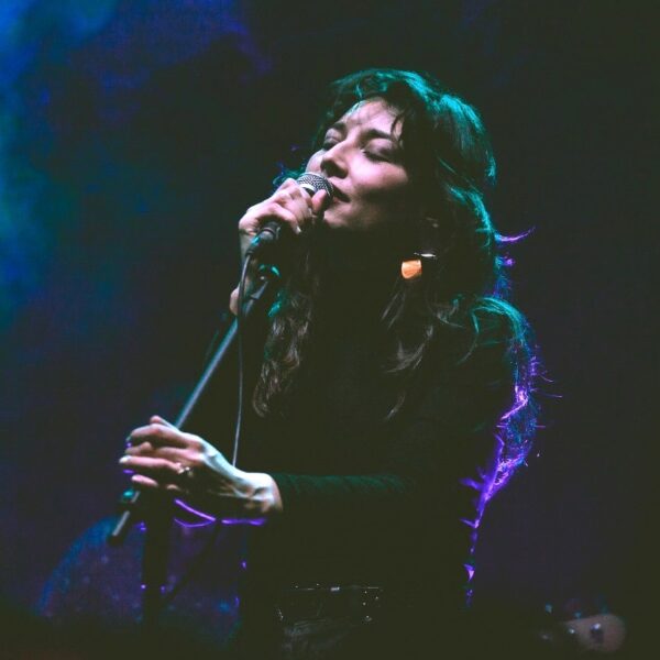 Martim Cererê recebe show solo de Salma Jô, ex-vocalista da banda Carne Doce