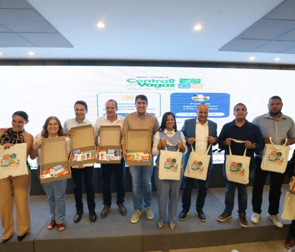 Governo de Goiás amplia apoio à alfabetização com entrega de kits escolares