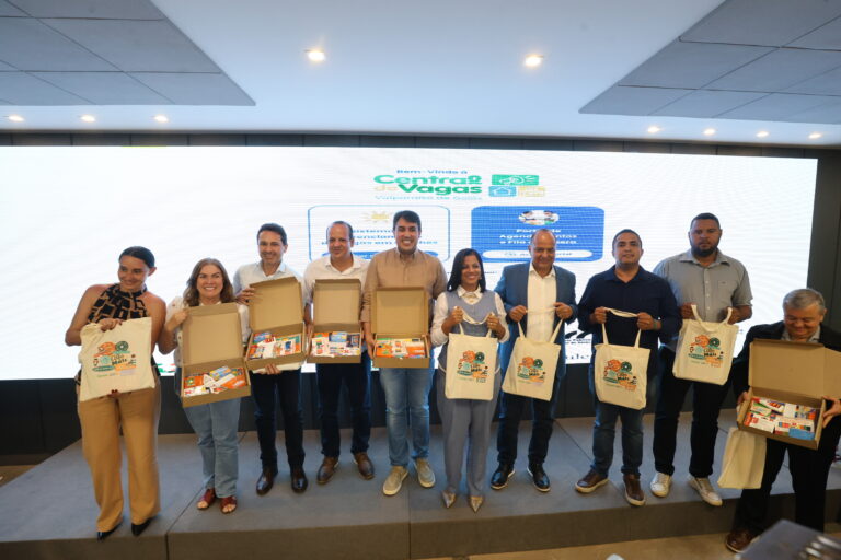 Governo de Goiás amplia apoio à alfabetização com entrega de kits escolares