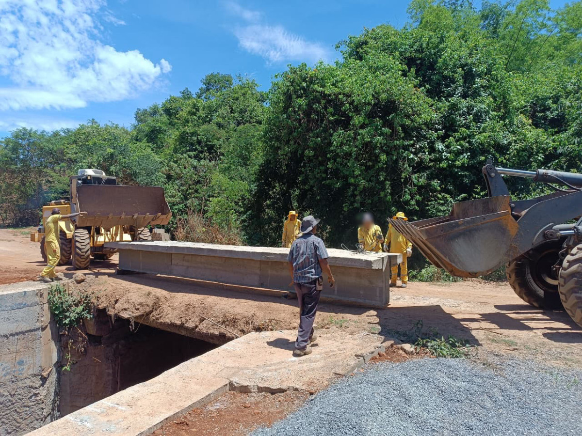 Mão de obra carcerária realiza obras de infraestrutura em Ceres, Goiás: ponte, drenagem e batalhão da PM