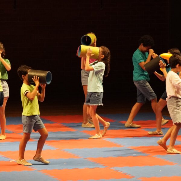 Basileu França abre mais de mil vagas para formação artística