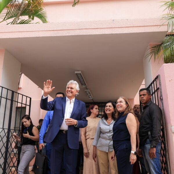 Caiado e Fátima Gavioli no Lyceu de Goiânia